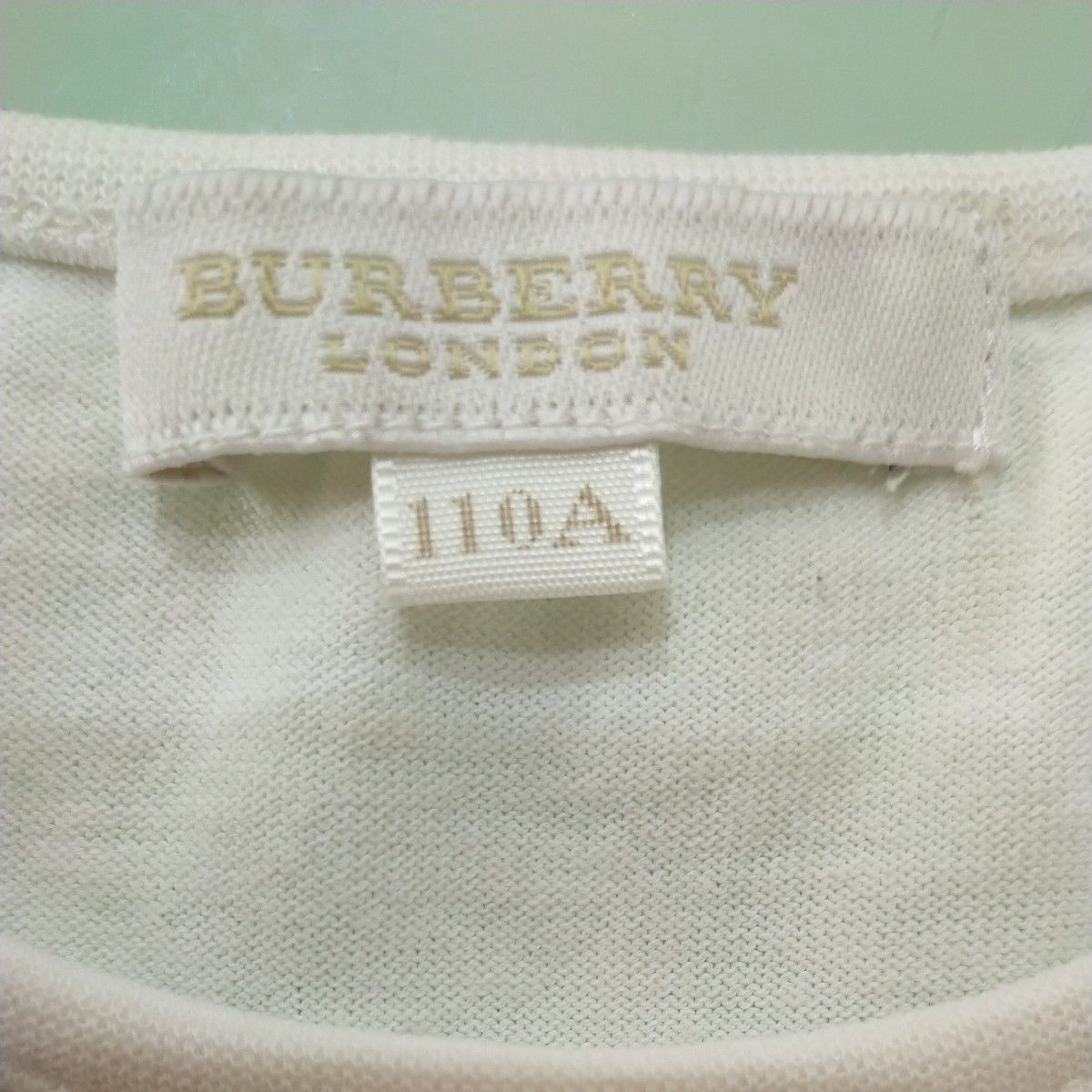 BURBERRY　Ｔシャツ　110㌢　女の子　バーバリー