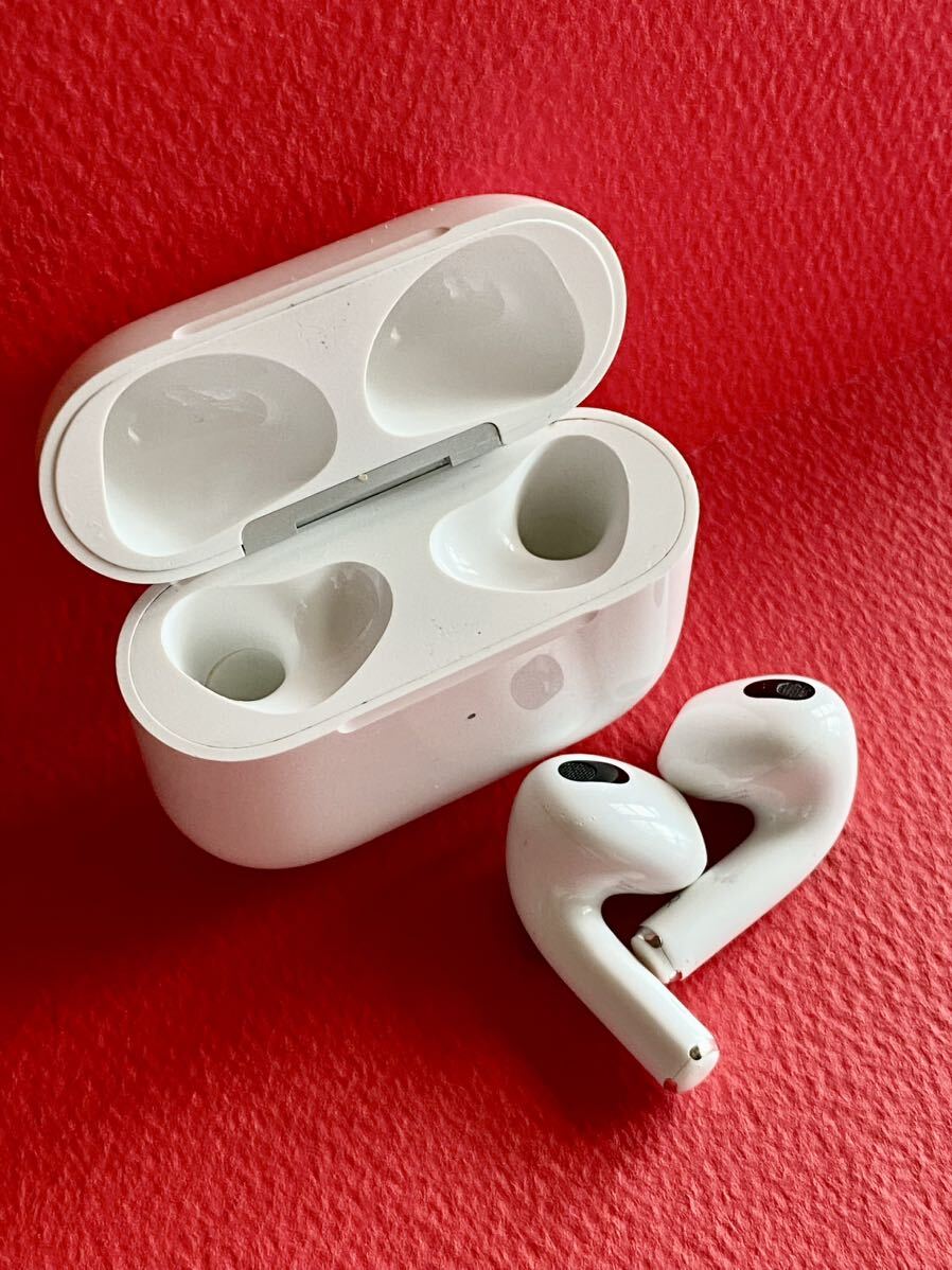 動作確認済み♪ Apple ☆ AirPods エアポッズ ☆ 第3世代 第三世代 A2564 A2565 A2566 ☆ ワイヤレスイヤホン_画像2