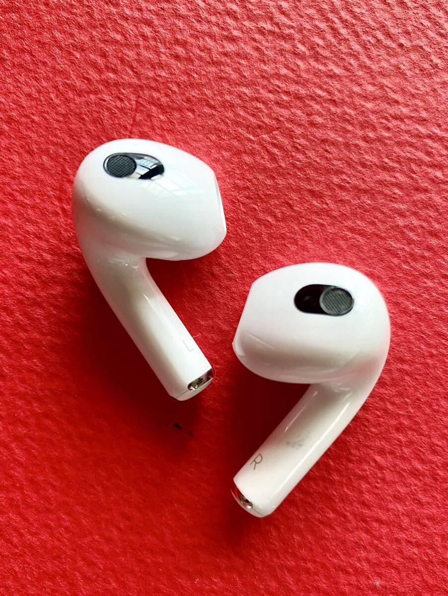 動作確認済み♪ Apple ☆ AirPods エアポッズ ☆ 第3世代 第三世代 A2564 A2565 A2566 ☆ ワイヤレスイヤホン_画像6