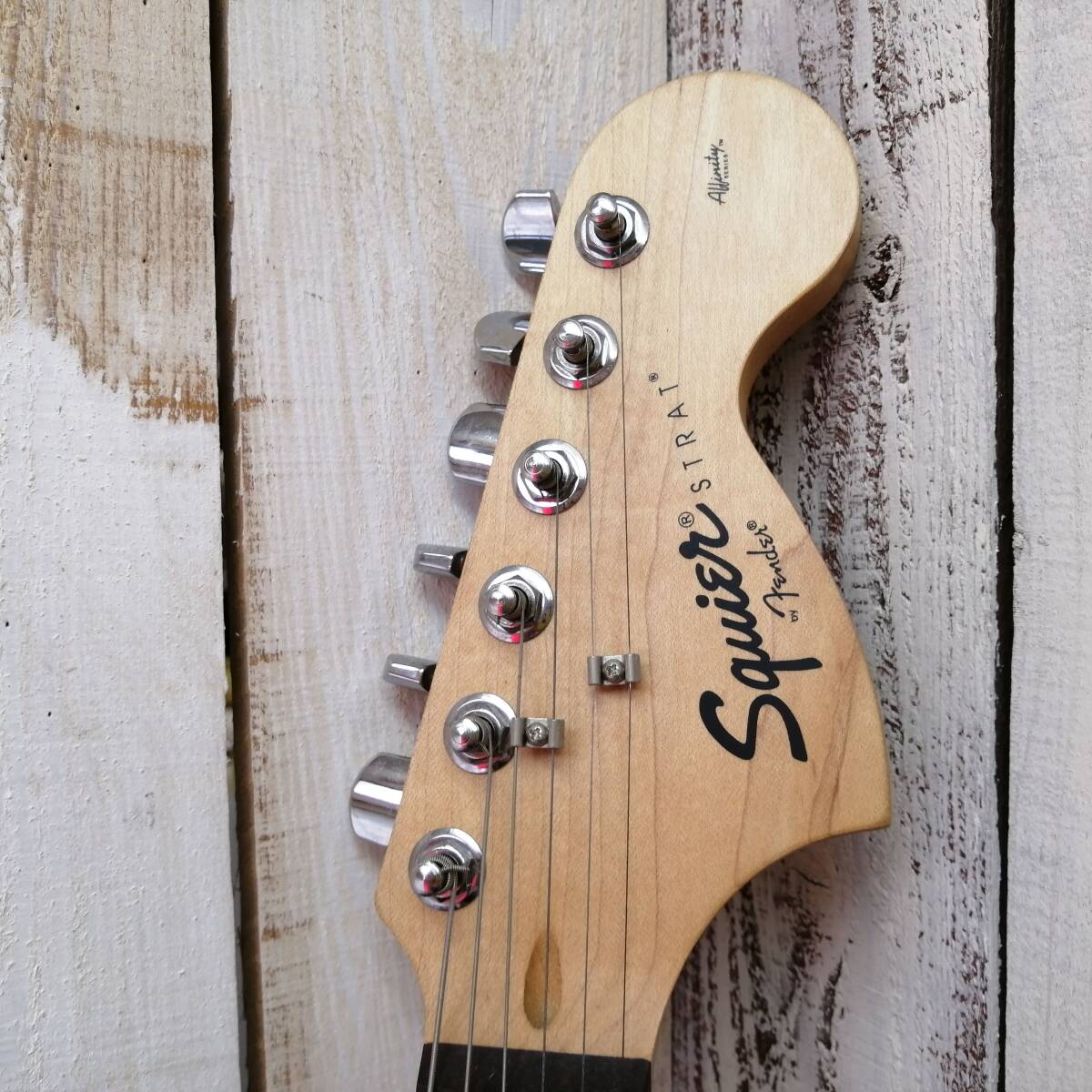 ○24051310　Squier by Fender　フェンダー　STRAT　スクワイヤ　ストラトキャスター　レッド　赤　エレキギター　専用ソフトケース付属_画像4