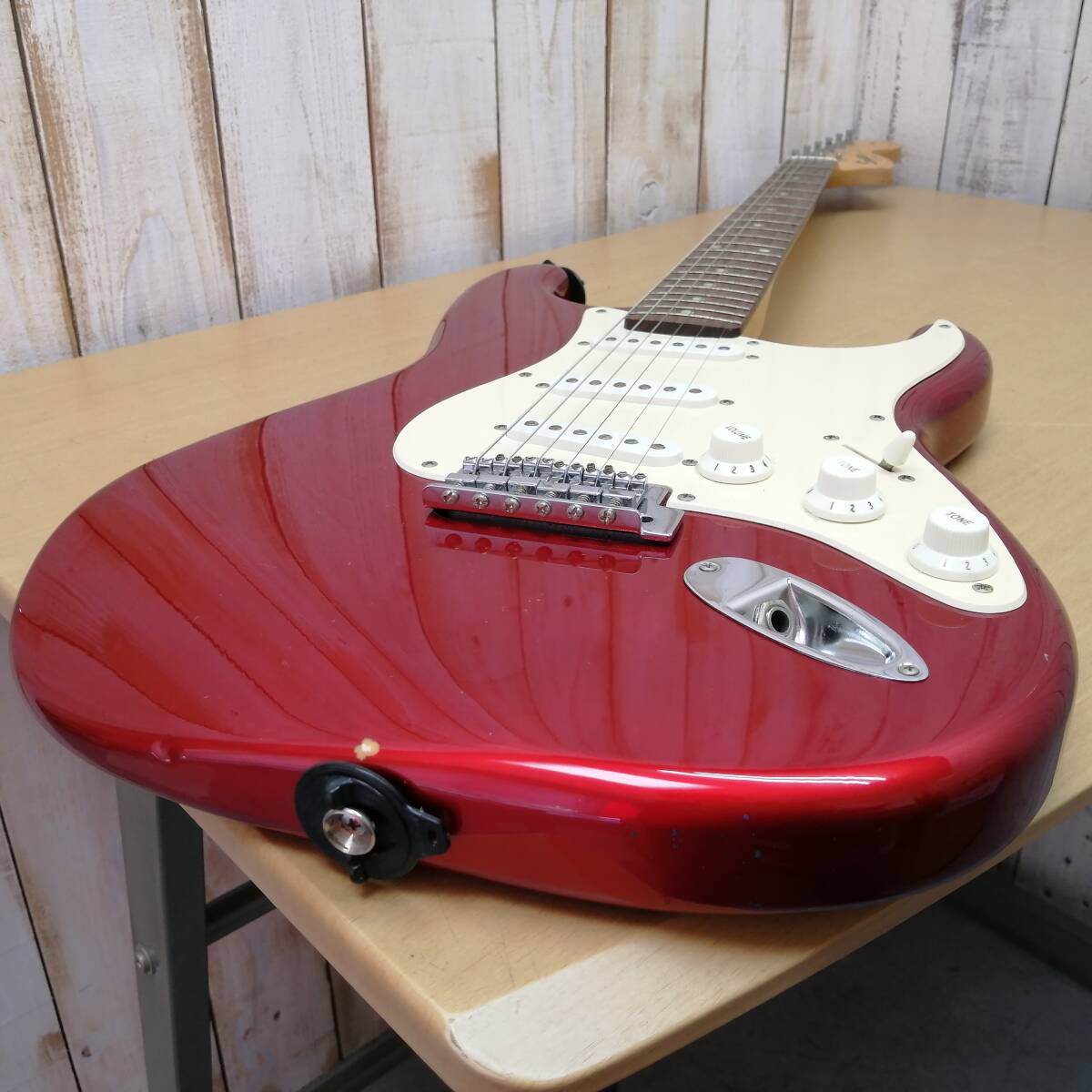 ○24051310　Squier by Fender　フェンダー　STRAT　スクワイヤ　ストラトキャスター　レッド　赤　エレキギター　専用ソフトケース付属_画像7