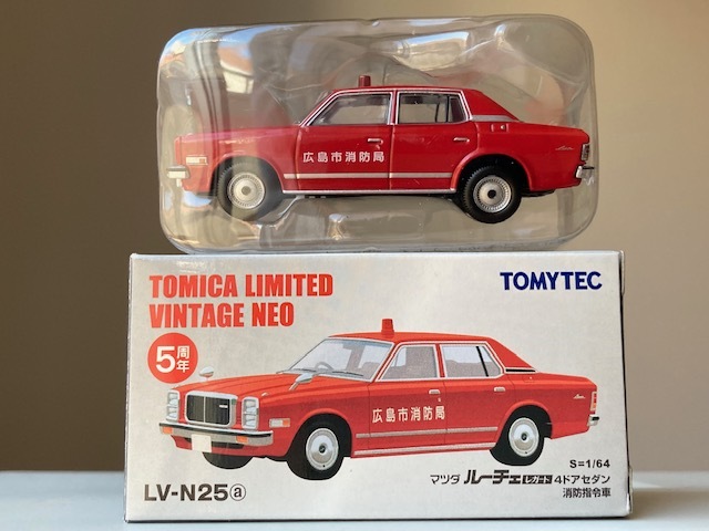 ＴＯＭＩＣＡ ＴＬＶ トミカリミテッドヴィンテージネオ ＬＶ－Ｎ２５ａ ルーチェ レガート ４ドア セダン 消防指令車 １／６４の画像1