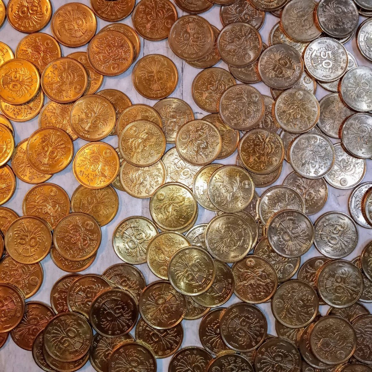 433 1.00kg 225枚 未使用～極美品 大型50銭黄銅貨の画像7