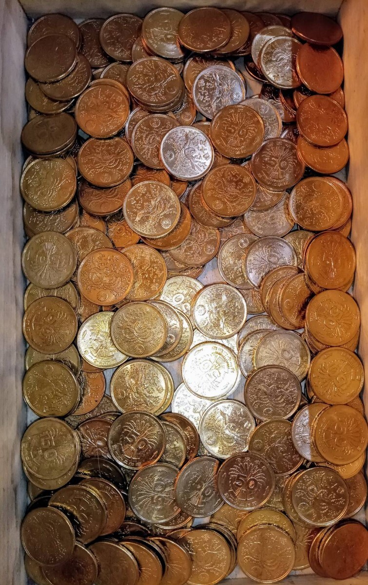 433 1.00kg 225枚 未使用～極美品 大型50銭黄銅貨の画像1
