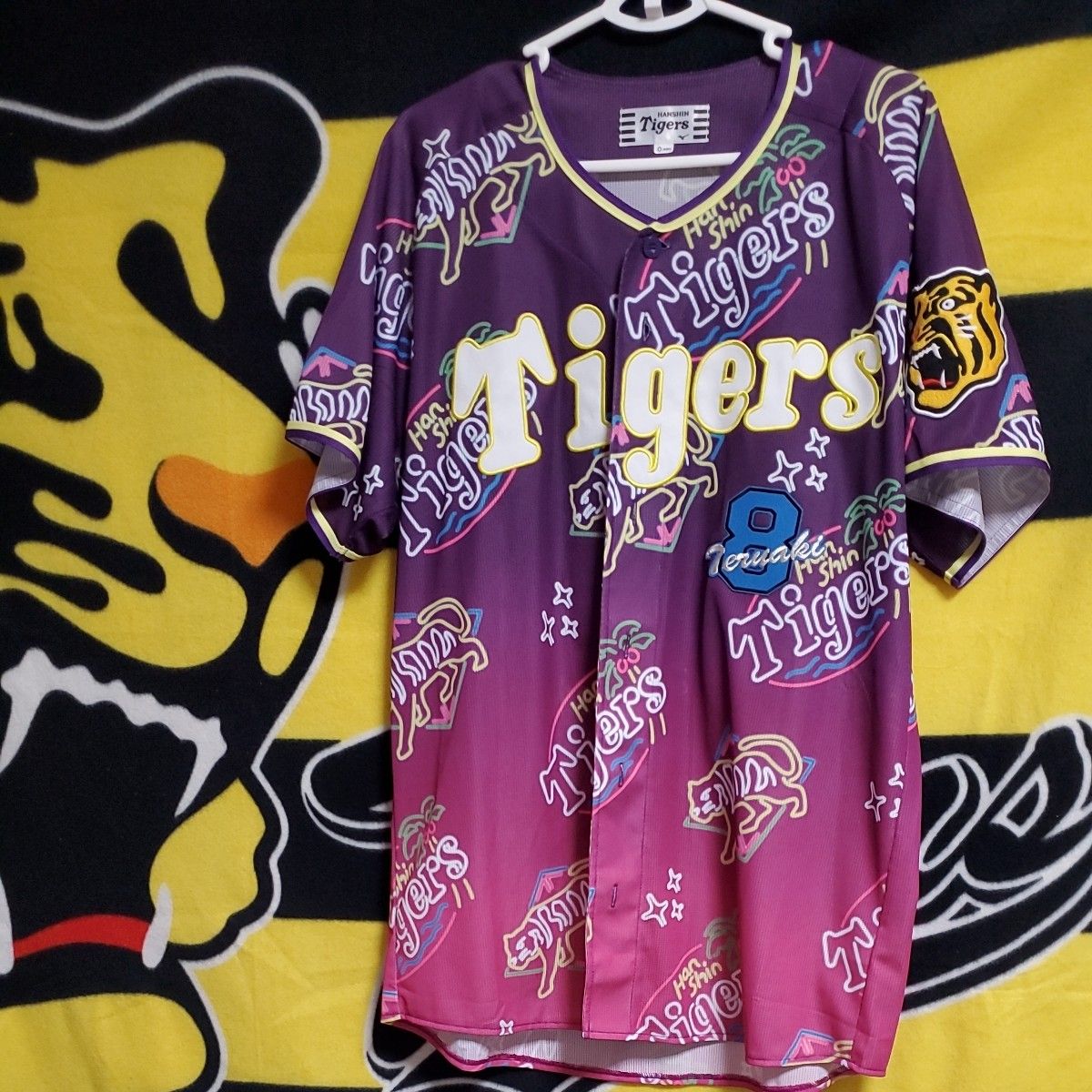 阪神タイガース レプリカ ユニフォーム 佐藤輝明 O XL ネオン 阪神タイガース レプリカ ユニフォーム 佐藤輝明 O XL ネオン