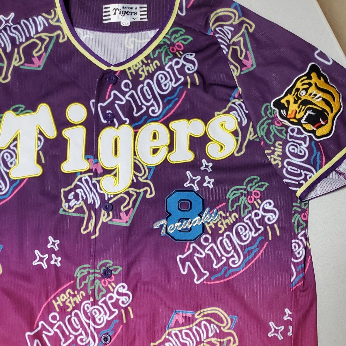 阪神タイガース レプリカ ユニフォーム 佐藤輝明 O XL ネオン 阪神タイガース レプリカ ユニフォーム 佐藤輝明 O XL ネオン