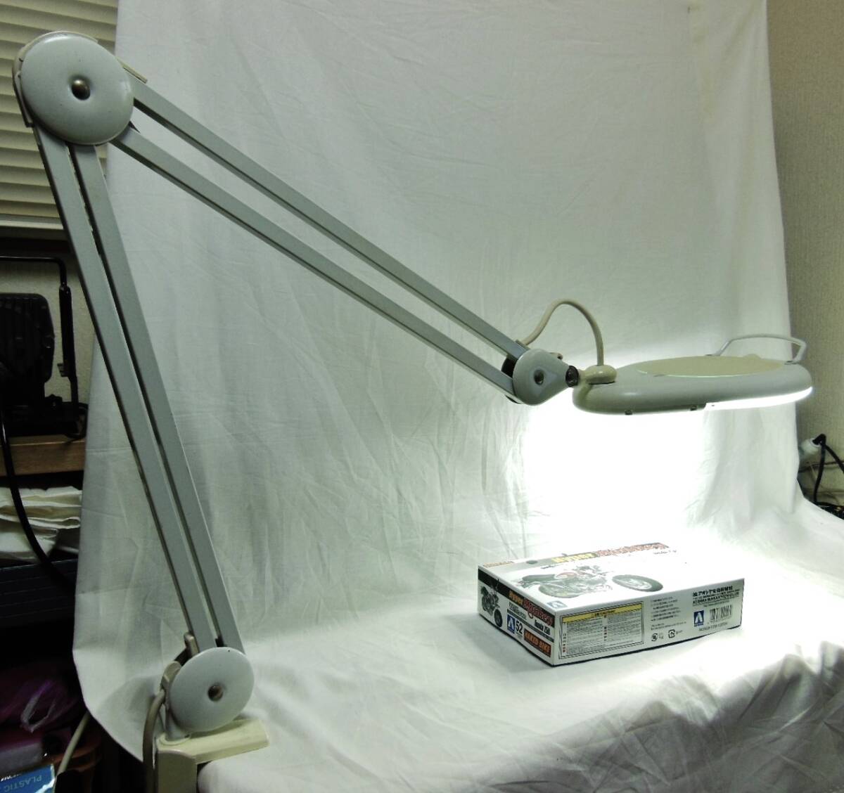 OHM L-ZOOM ルーペ付き クランプ式 アームライト 中古品　予備ランプ付き【オーム電機 品番 07-6193　フィギュア プラモ 製作に】_出品はライトのみプラモデルは付属しません