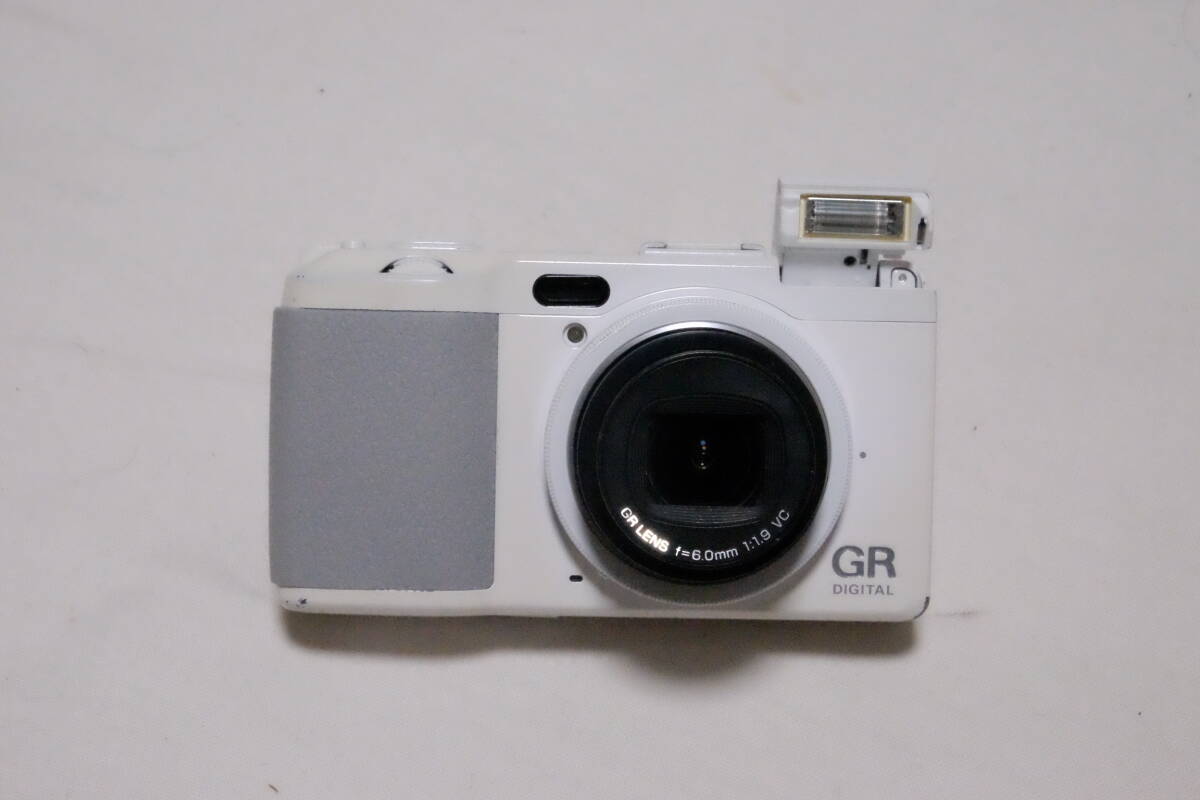  Ricoh GR digital 4 white limitation color ( Junk )