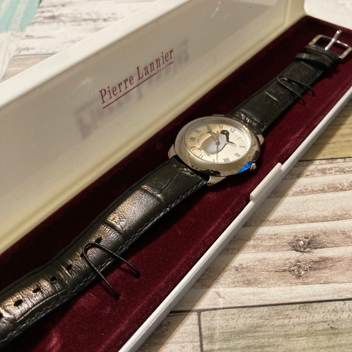 稼働 美品 PIERRE LANNIER ピエールラニエ ペンギン 183本限定 メンズ腕時計 ローマン 箱付き の画像7