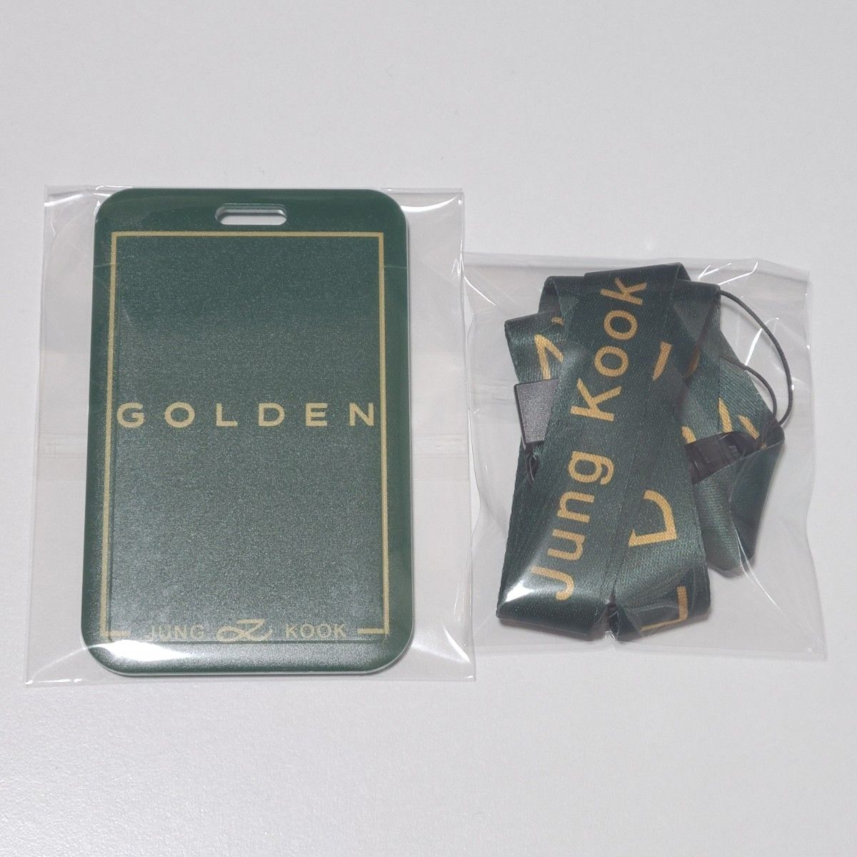 GOLDEN JUNGKOOK　ロングストラップ付き カードホルダー(グリーン)