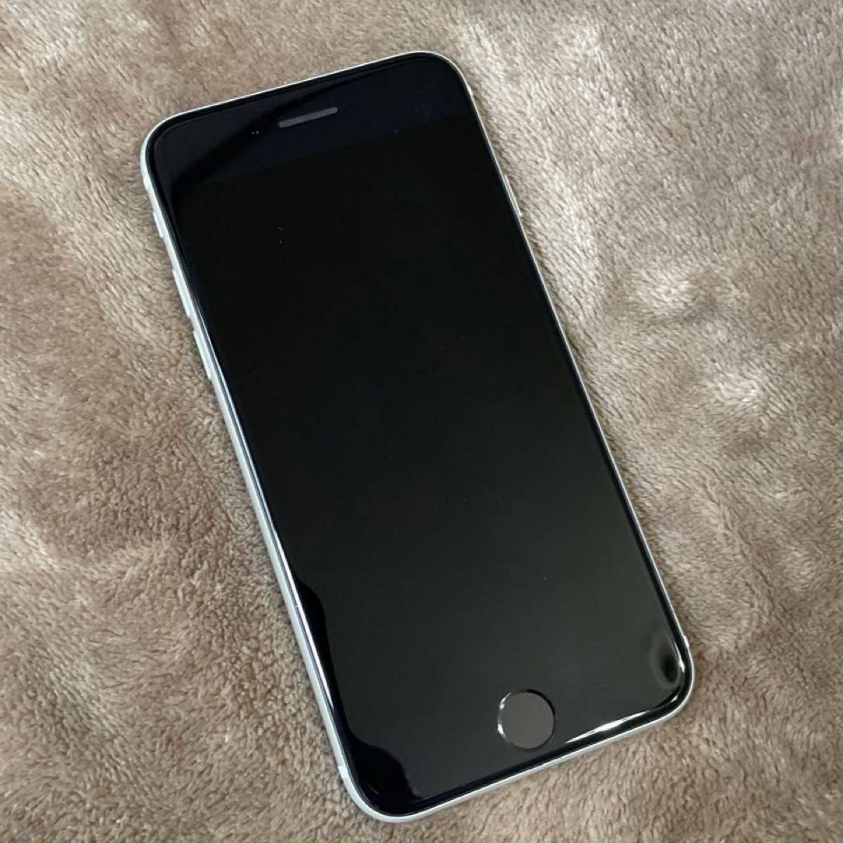 美品 iPhone SE2（第２世代）64GB バッテリー96%  NW利用制限○ SIMフリー