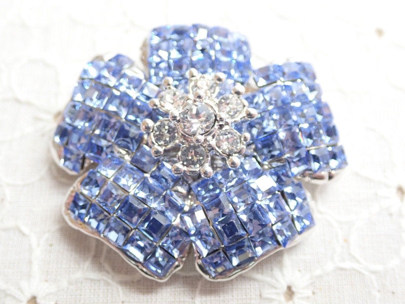 L305 brooch flower design pave blue × clear color rhinestone Vintage brooch