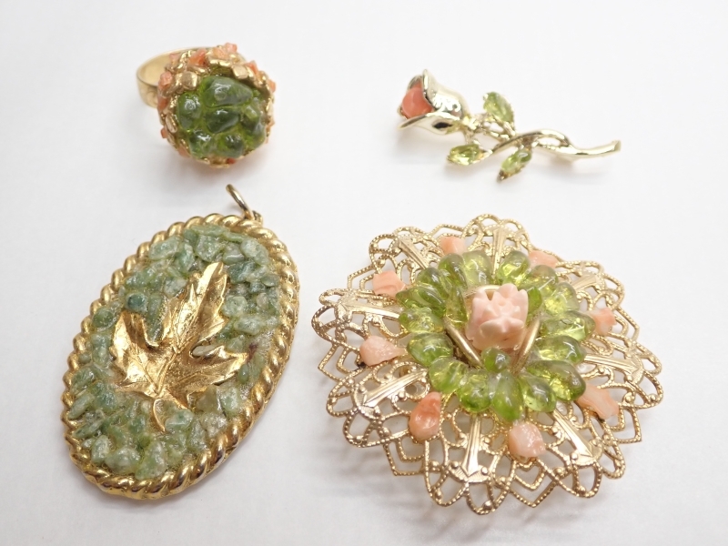 M152　天然石 ストーンアクセサリー 9点セット かんらん石 ネックレス ブローチ Various Colored Stone necklace _画像5