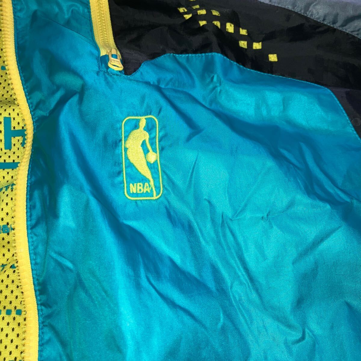 ウィンドブレーカー 古着　バスケット　NBA カラフル　adidas 黄色　蛍光　エメナルド　ファスナー　　　レインコート　メンズ　レディース_画像6