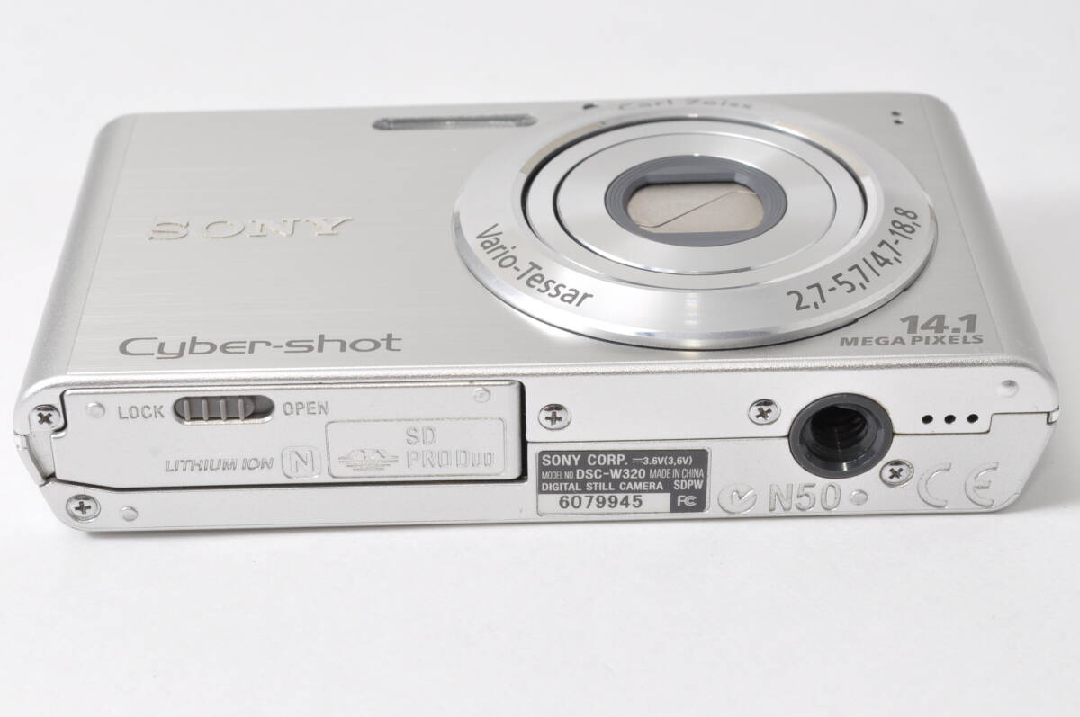 人気のデジカメ ソニー SONY Cyber-Shot DSC-W320 シルバー ♯A5390-2の画像8