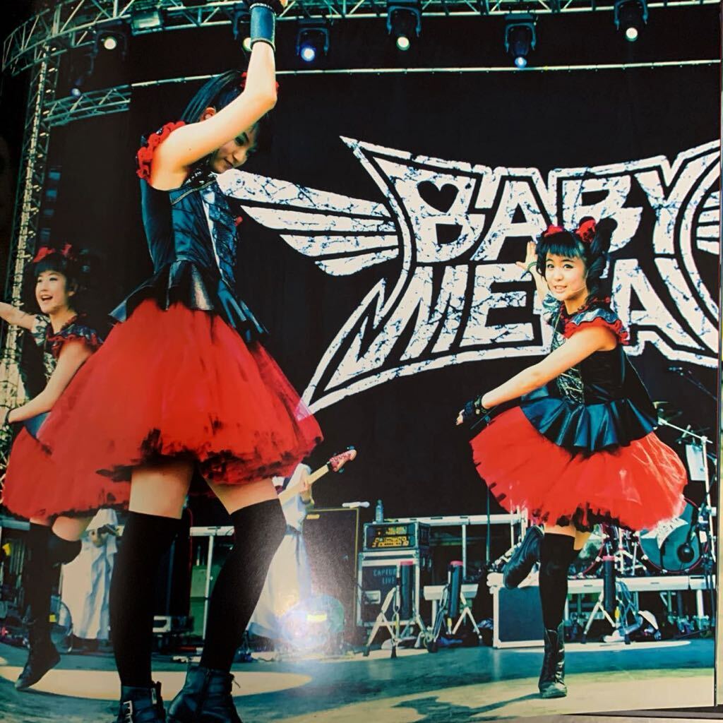 BABYMETAL Blu-ray3枚組 写真集付 FC限定品 超レア_写真集の中の1ページです