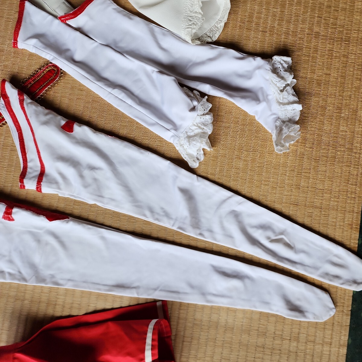 ソードアート・オンライン アスナ Mサイズ同等 一円スタートコスプレ衣裳 (汚れが落ちていません) ウィッグあり 白と赤にシルバーの画像5