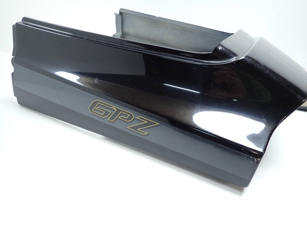 カワサキ GPZ400R『シートカウル・サイドカバー』の画像7