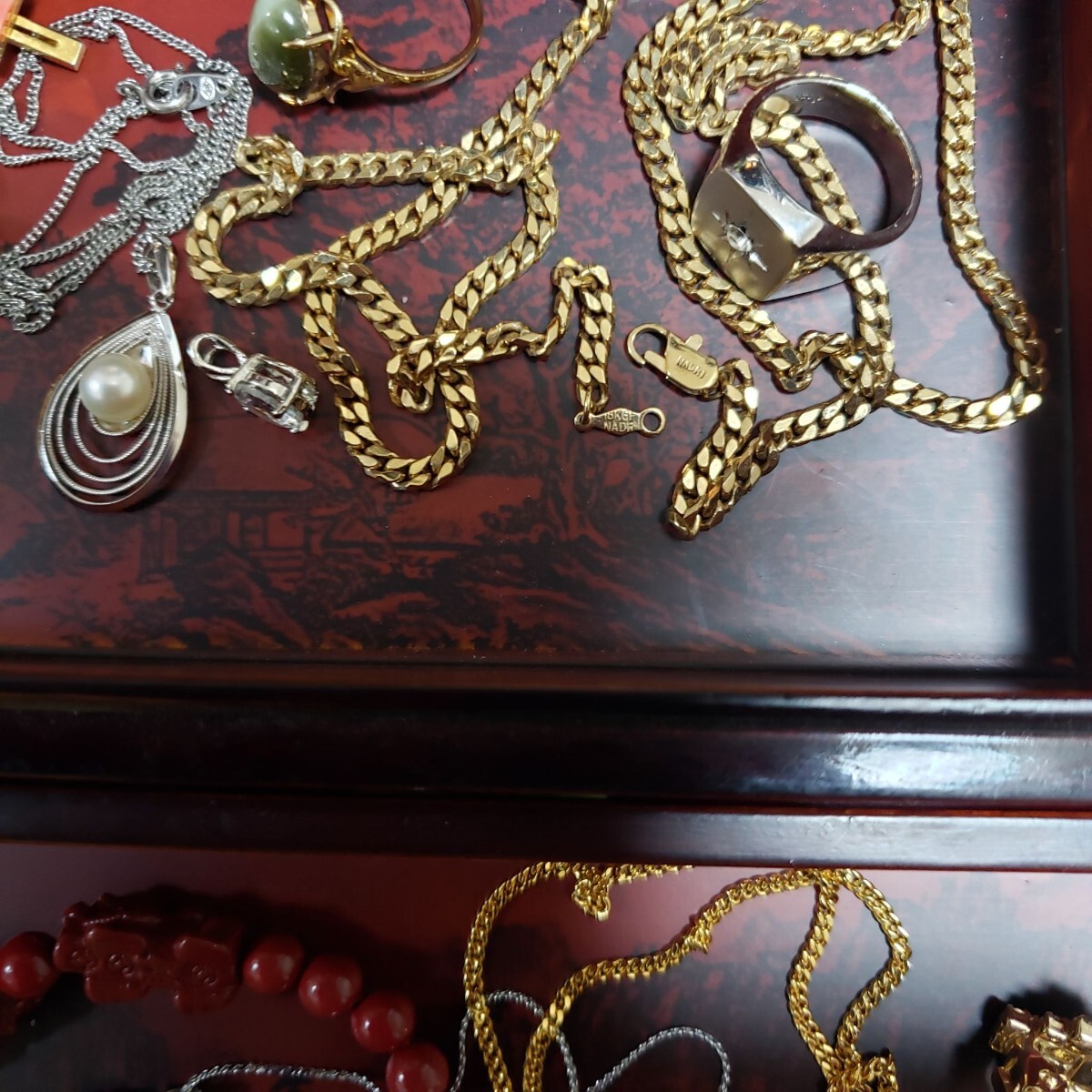 遺品整理品などを含むアクセサリーまとめ売り 手巻き時計 ネックレス 指輪 リング ブローチ 整理品 母 祖母 コインネックレス の画像6