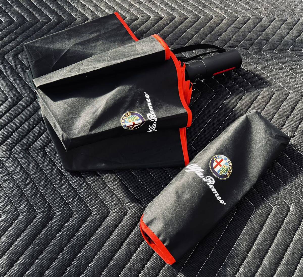 ★ Alfa Romeo アルファロメオ 旧ロゴプリント自動開閉折り畳み傘 BLK/RED 黒赤★_画像3
