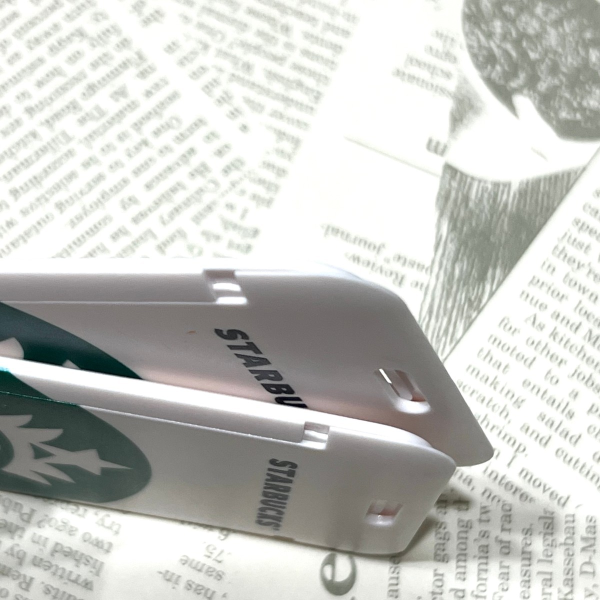新品スタバ　緑ベアIDカードホルダー IDカードケース 社員証ケース ストラップ付 ベアリスタ クマフィギュア付き 　グリーンエプロン　海外