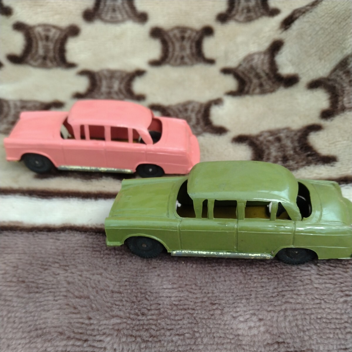 ミニカー　約１０センチ　ピンク　緑　２台まとめて　昭和レトロ　ビンテージ　当時物　レア_画像10