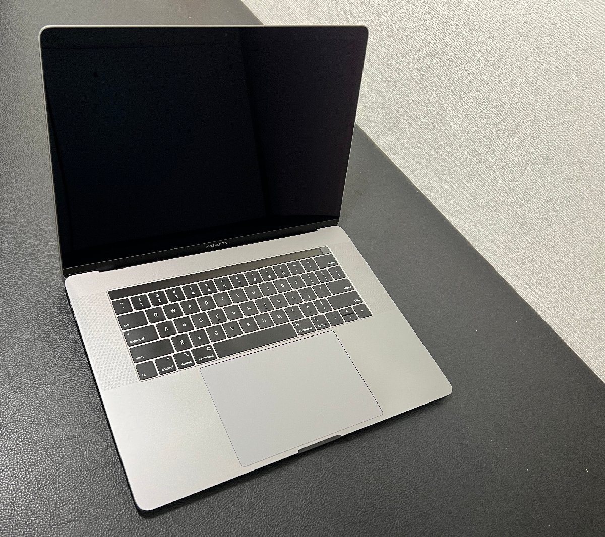 Retina MacBook Pro スペースグレイ A1990 ロジックボード欠品 /JIS/現状品/ジャンク出品 (C02Z852SLVDQ)_画像1