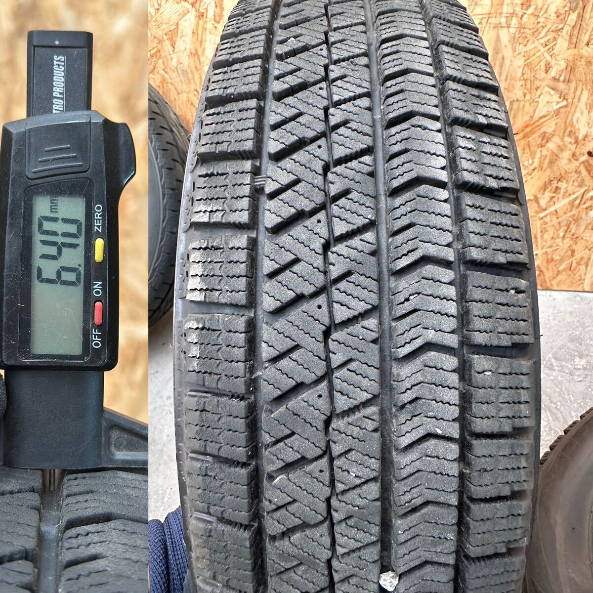  доставка бесплатно 【 глубина протектора 】155/65R14 75Q BRIDGESTONE BLIZZAK VRX2  зимняя резина   2009 год  производство   4 штуки  комплект    малолитражный автомобиль 