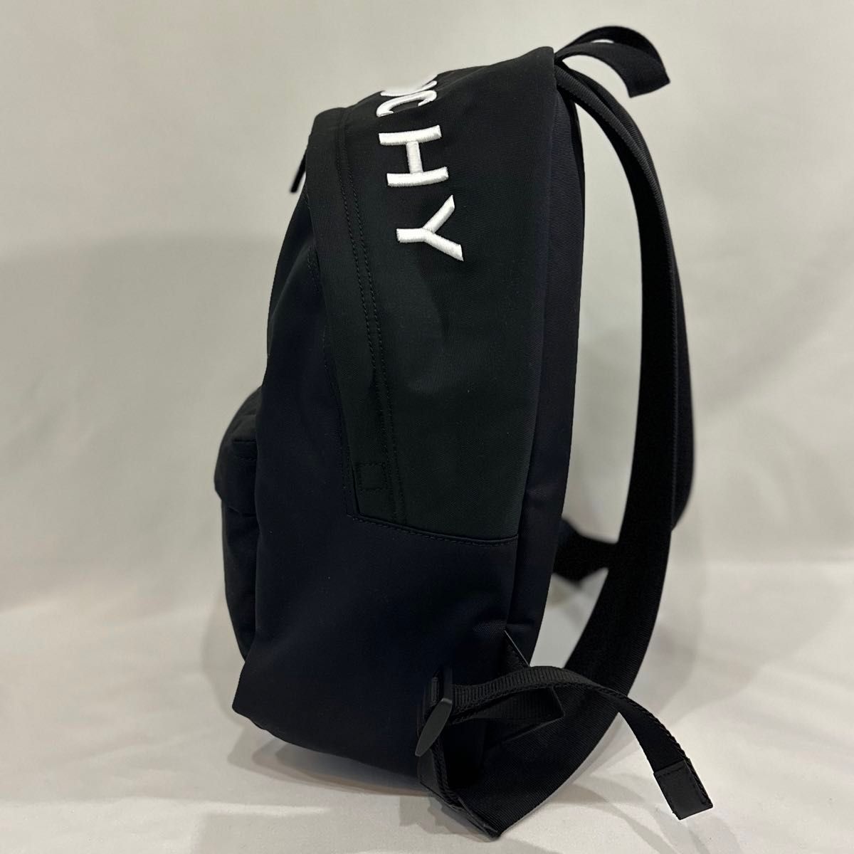 Givenchy エッセンシャル U バックパック 24SS現行 未使用新品 Givenchy エッセンシャル U バックパック 24SS現行 未使用新品