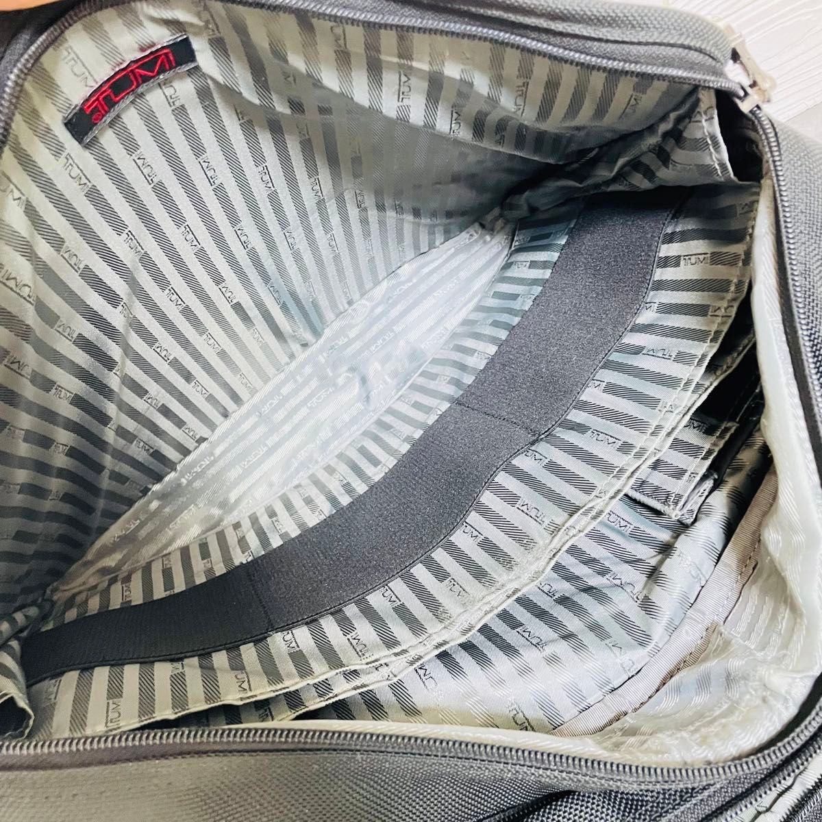 美品 TUMIトゥミ 26041D4 ポーチ付き 2WAY ビジネスバッグ 美品 TUMIトゥミ 26041D4 ポーチ付き 2WAY ビジネスバッグ