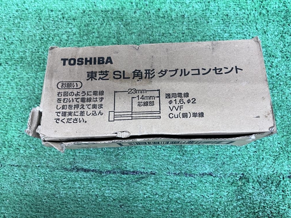 015●●東芝　TOSHIBA SL角形ダブルコンセント DC1262 箱の状態が悪い_画像1