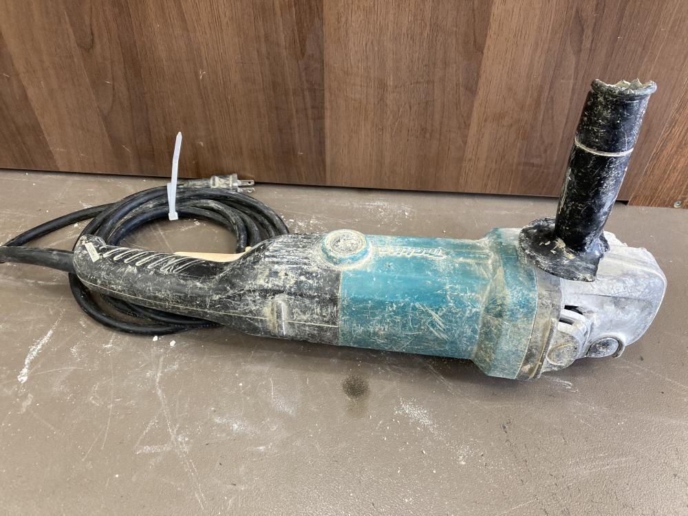 011◎おすすめ商品◎マキタ/makita 180mmディスクグラインダー GA7011C ※ハンドル割れあり 安全カバー欠品_画像3