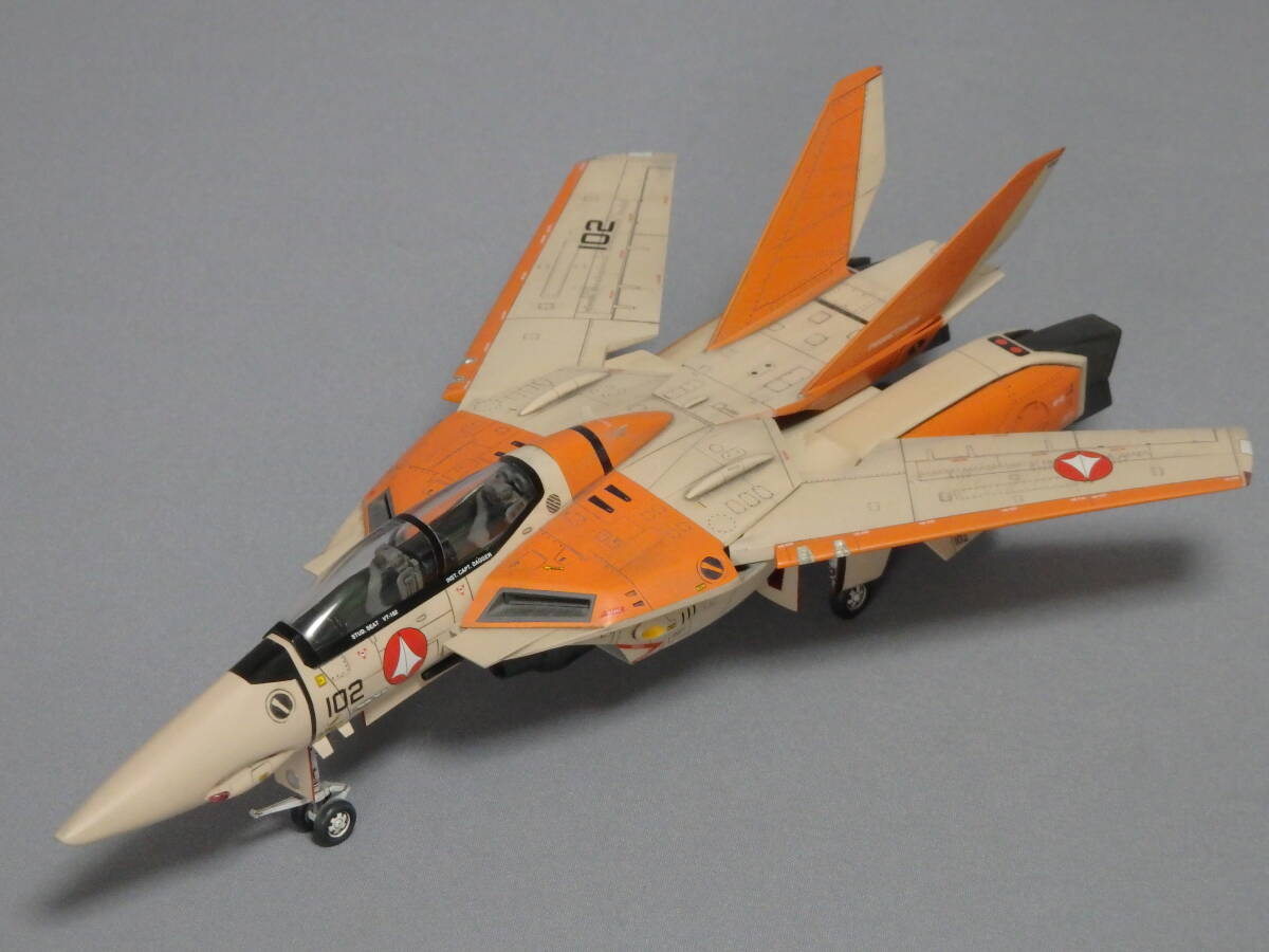 1/72 VF-1D バルキリー VT-102 ハセガワ　塗装済み完成品 ジャンク_画像1