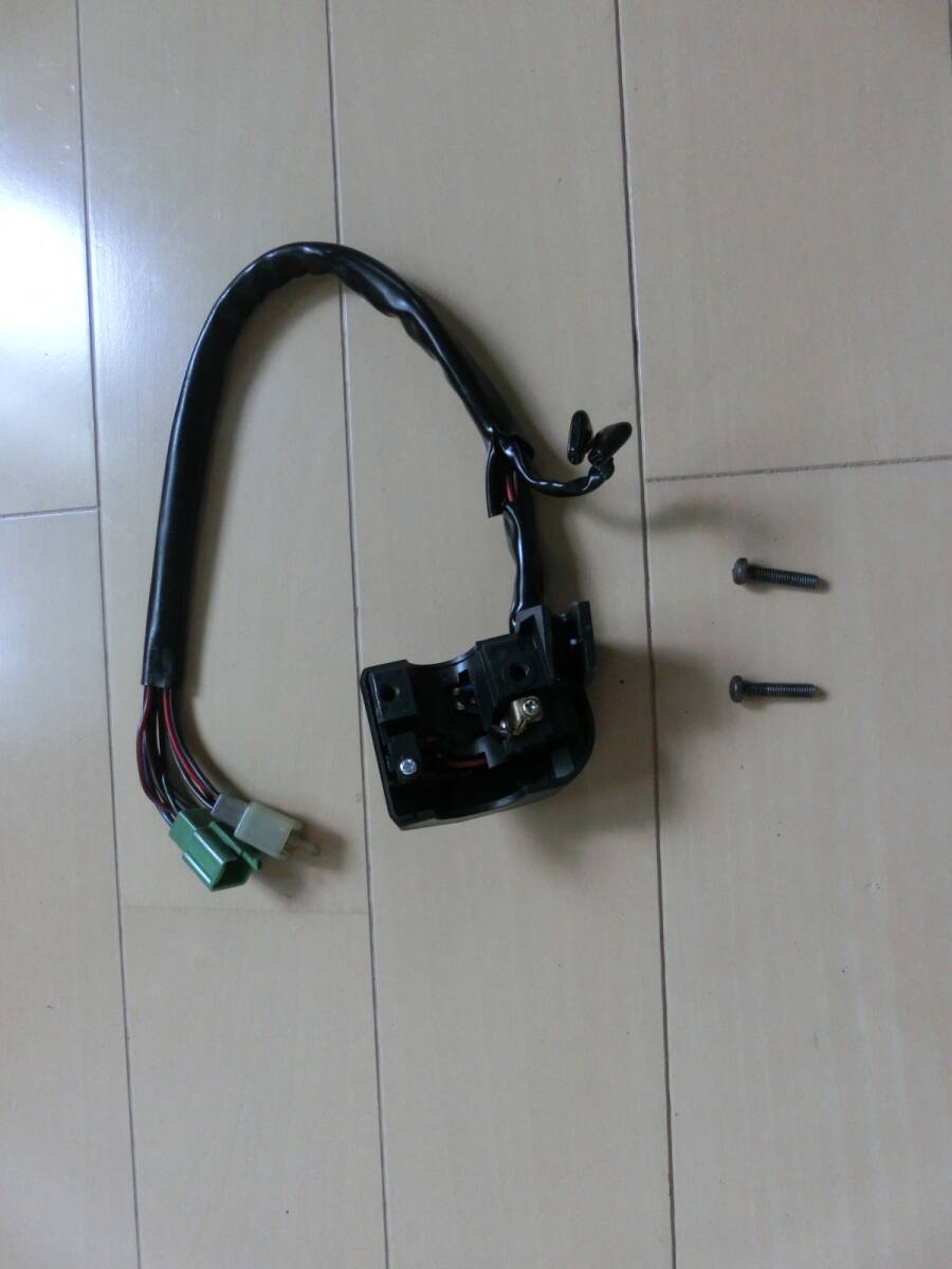 GPZ900R 右スイッチ背面欠品 ヘッドライトON/OFFスイッチ付きの画像2