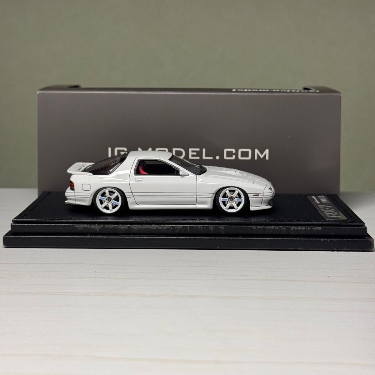 イグニッションモデル1/43 マツダサバンナRX7 FC3S ホワイトTE37 イグニッションモデル1/43 マツダサバンナRX7 FC3S ホワイトTE37