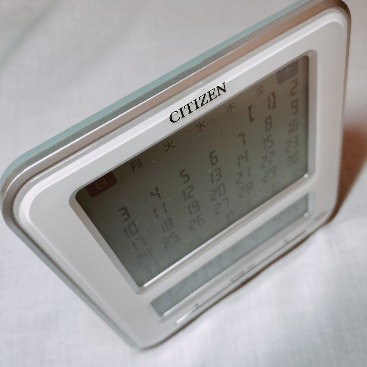 CITIZEN シチズン 電波 目覚まし リズム時計 8RZ103-003デジタル カレンダー マンスリー 温度 湿度 白