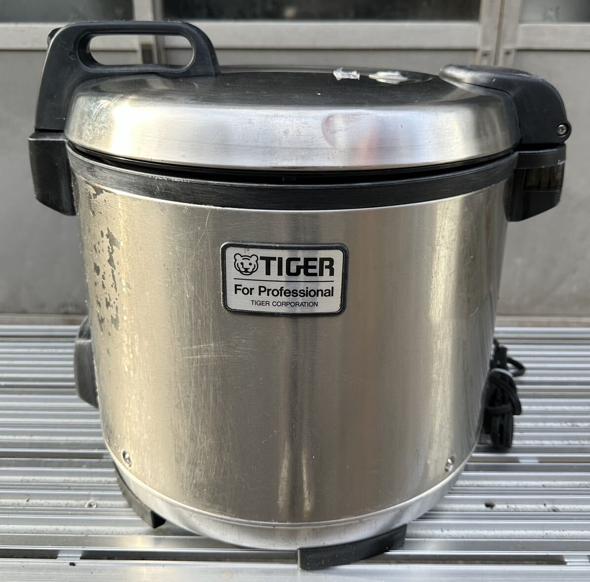 【動確済み】業務用 2018年 TIGER タイガー 炊飯ジャー JNO-A360 3.6L 2升 100V 炊飯器 保温機能付き 保温ジャー 業務用炊飯器 2升炊 大阪_画像1