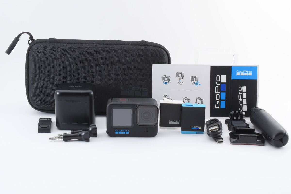 GoPro HERO10 BLACK（自撮り棒・バッテリー2個・充電器付き）ゴープロ ウェアラブルカメラ 661の画像1