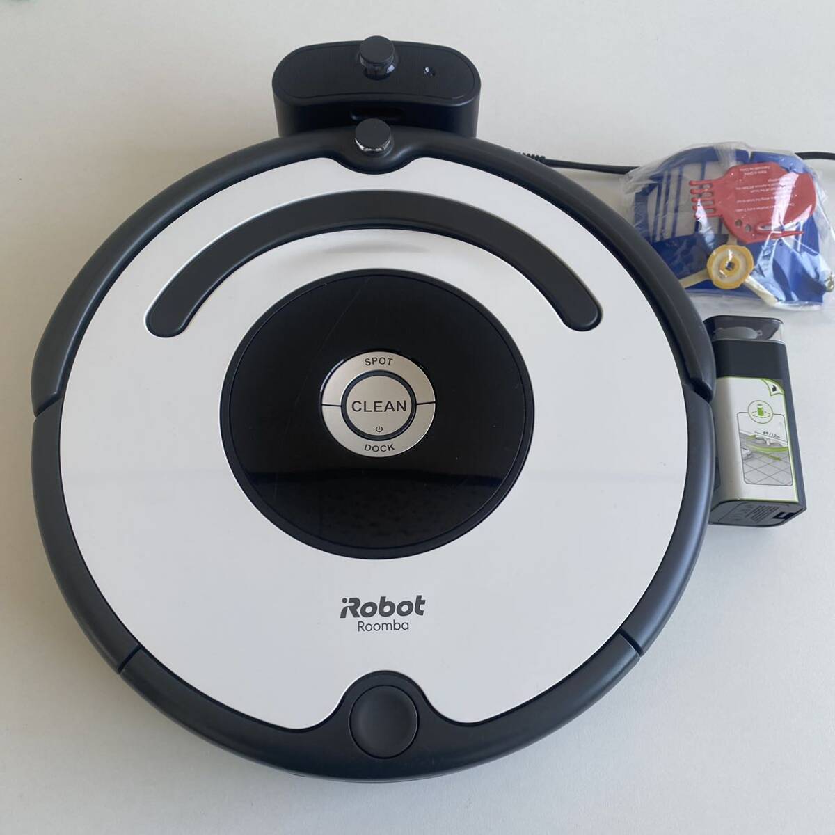 iRobot Roomba 890 アイロボット ルンバ 2017年製ロボット掃除機 お掃除ロボット 本体 充電器付 動作確認済み ロボットクリーナー 掃除機_画像1