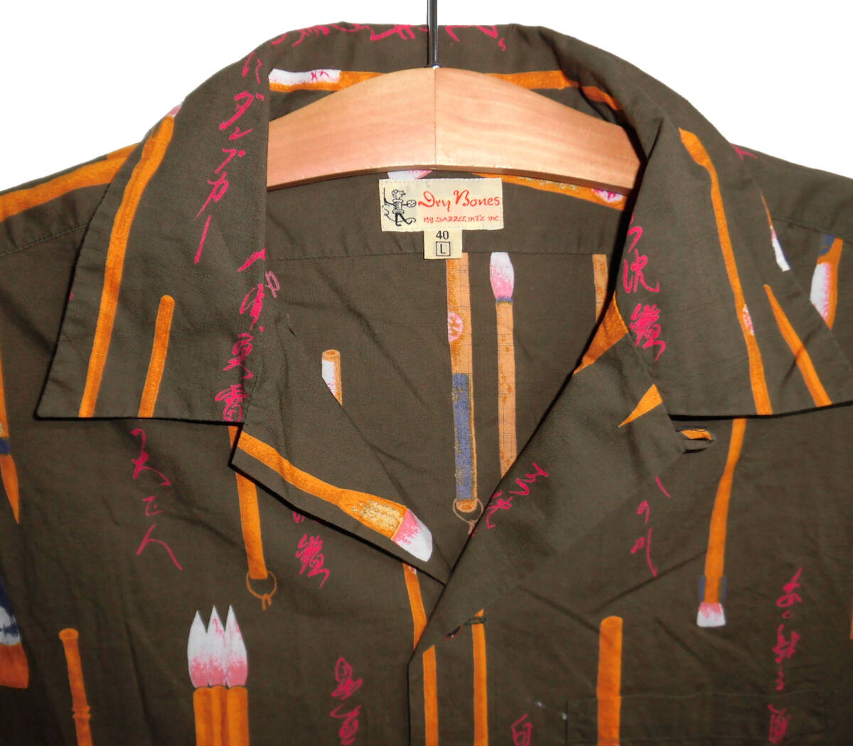 Й美品 DRY BONES ドライボーンズ 筆柄×穴銭ボタン オープンカラーシャツ 半袖開襟シャツ L/40_画像2
