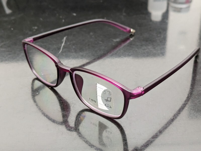 遠近両用　老眼鏡　バイオレット　紫　度数1.5 ブルーライトカット　おしゃれ　TR90　フレームがしなる　色がおしゃれ　_画像1
