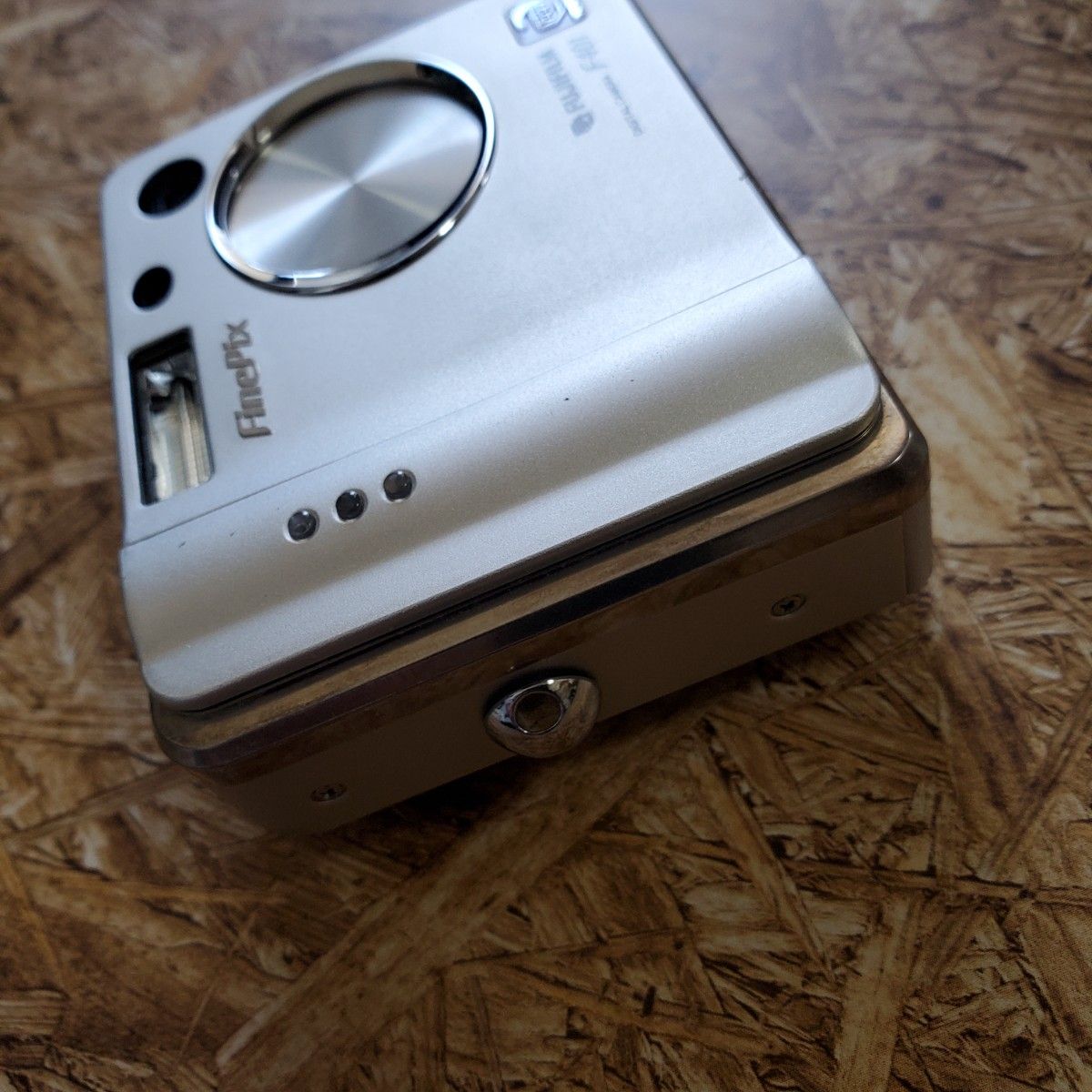 FinePix【F401】 コンパクトデジタルカメラ【ジャンク品】