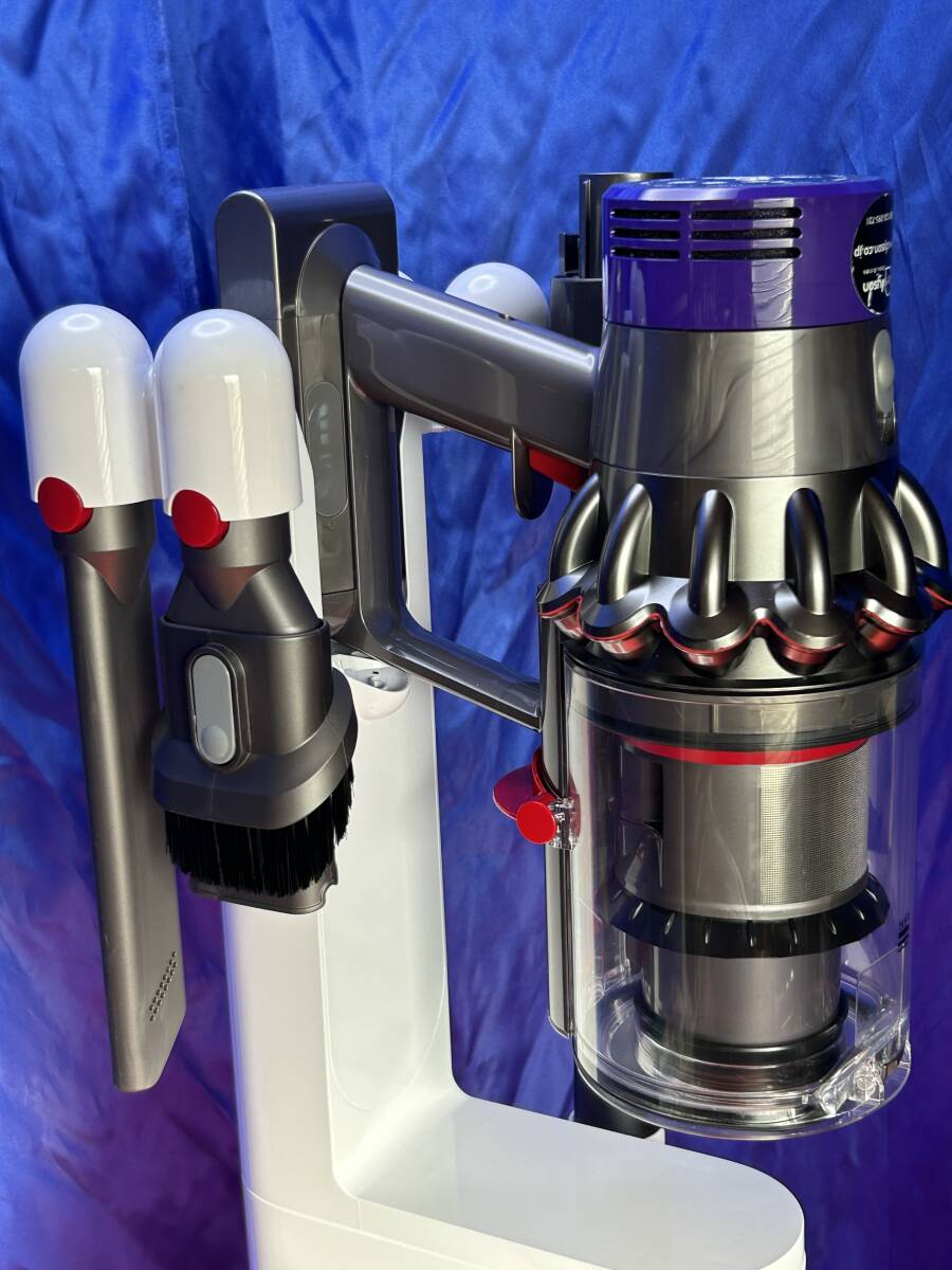 ★中古　フルメンテナンス動作良好　dyson V10 /SV12 Fluffy フロアドック付き　エコモード稼働時間47分　ダイソン　サイクロン_画像3