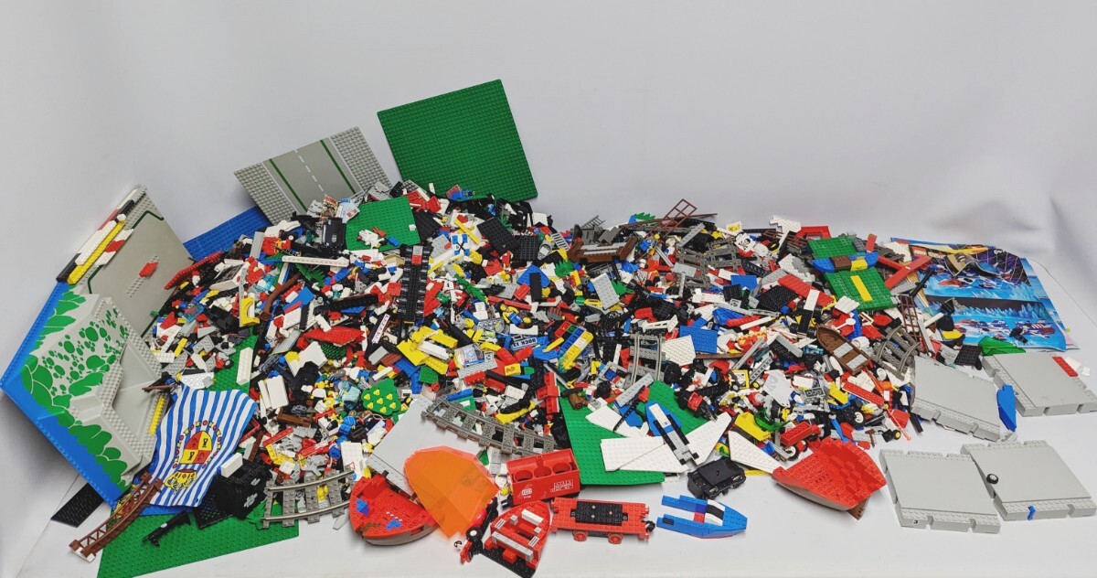 ■大量まとめ 約25kg LEGO レゴ 宇宙シリーズ 城 海賊 船 人形など パーツ■_画像1
