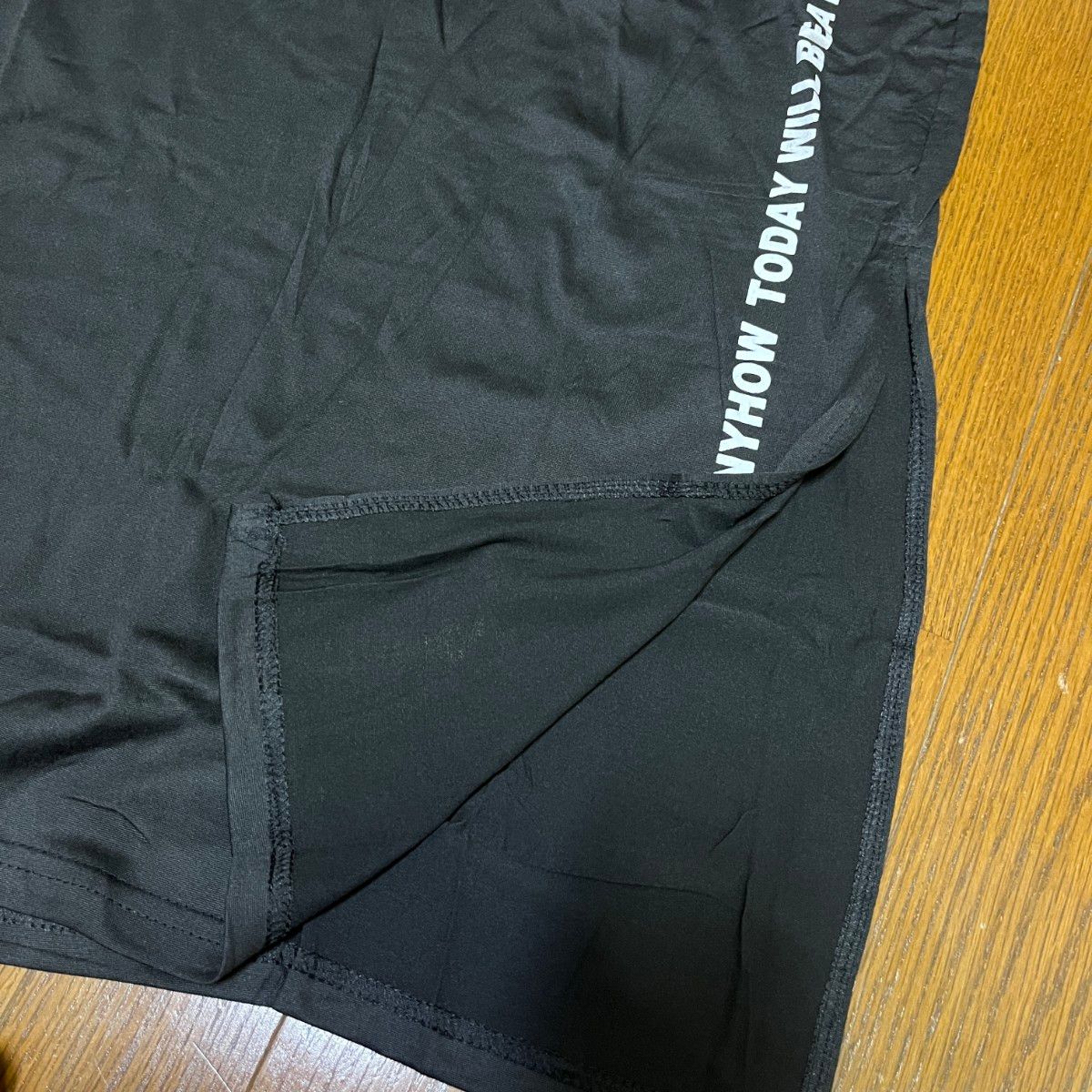 黒 ロンT シンプル ブラック ロング丈Tシャツ 半袖 ロゴ トップス ゆったり M 英文 スリット 体型カバー 韓国 丸襟