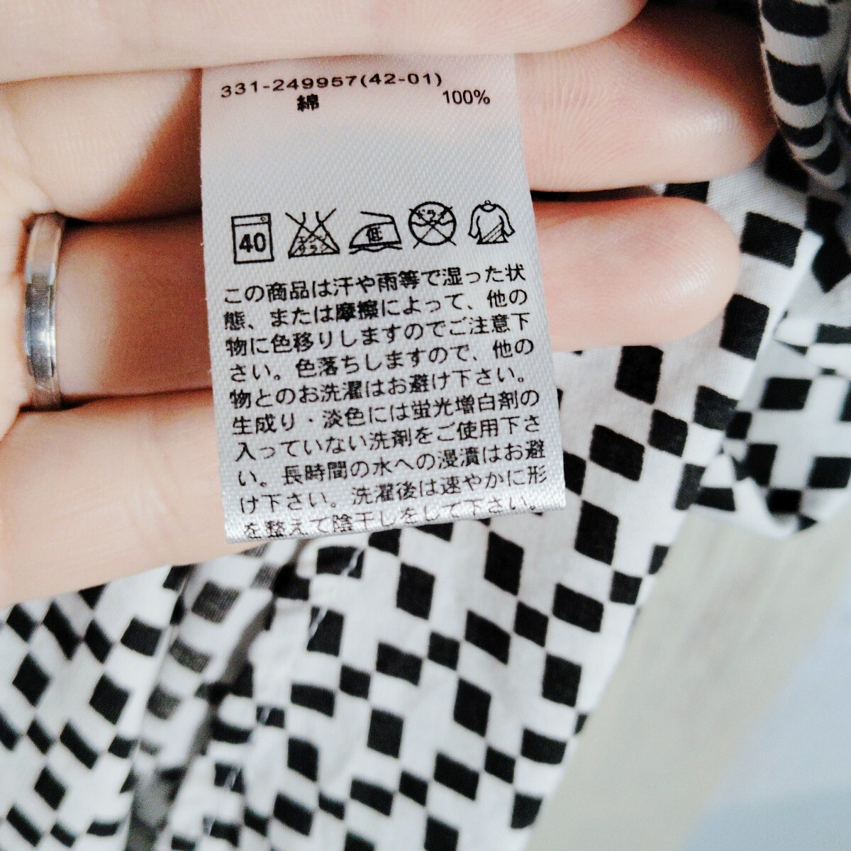 ジーユー　GU　Ｌsize　メンズ　トップス シャツ 半袖 ホワイト ブラック 白　黒 　総柄