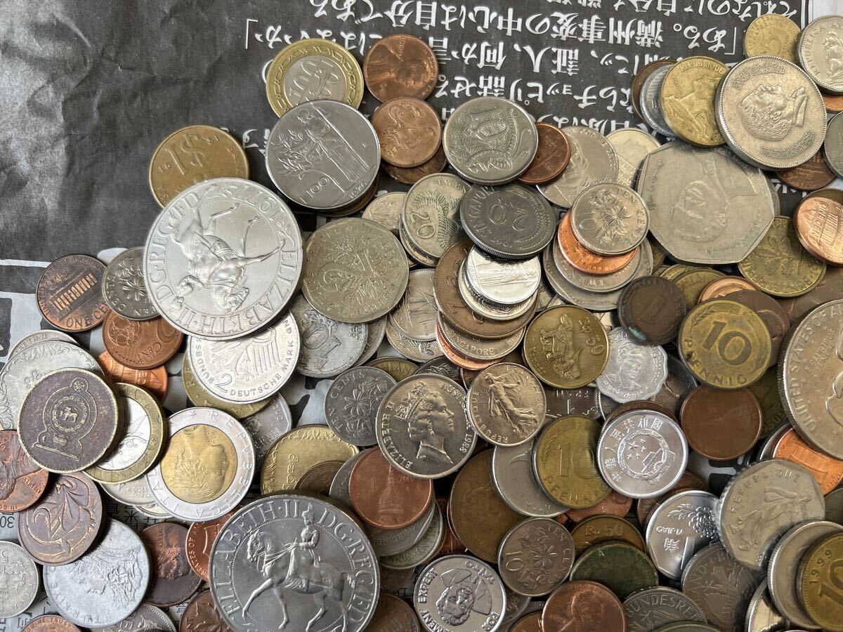 外国古銭 紙幣 まとめ売り 大量 2.65kg アメリカ ヨーロッパ アジア 硬貨 古紙幣 コイン 記念硬貨_画像2