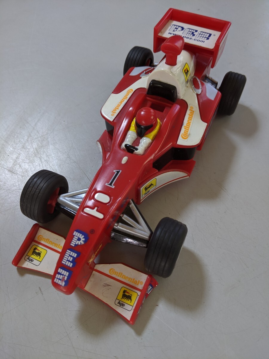 24M05-64N: 【Rare　PEZ】ペッツ レーシングカー　キャンディー ディスペンサー プルバックミニカー20cm F1 Racing Car CANDY DISPENSER_画像1