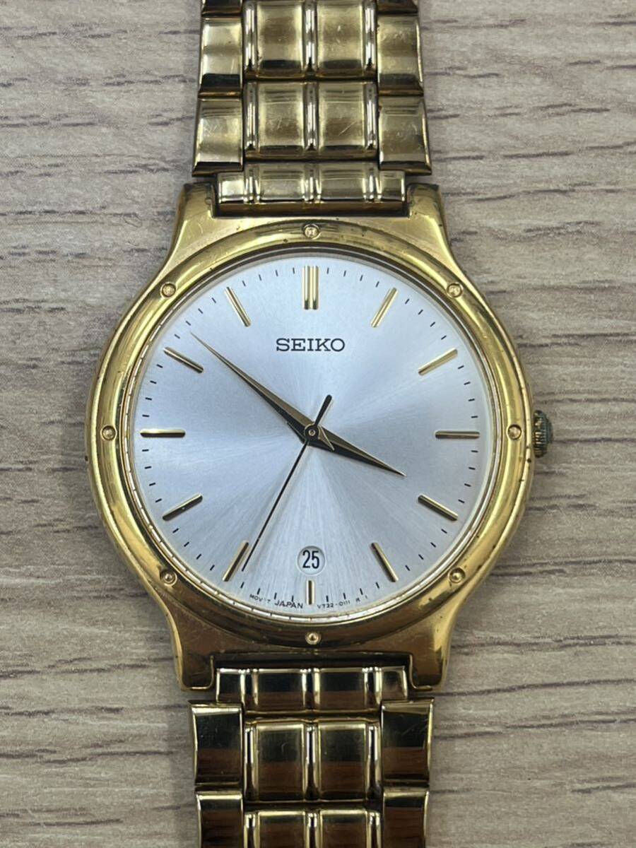 ◎SEIKO セイコー メンズ腕時計 クオーツ デイト V732-0080 白文字盤 ゴールドカラー 純正ベルト 腕周り約16.5cm ※動作未確認、ジャンク品_画像1