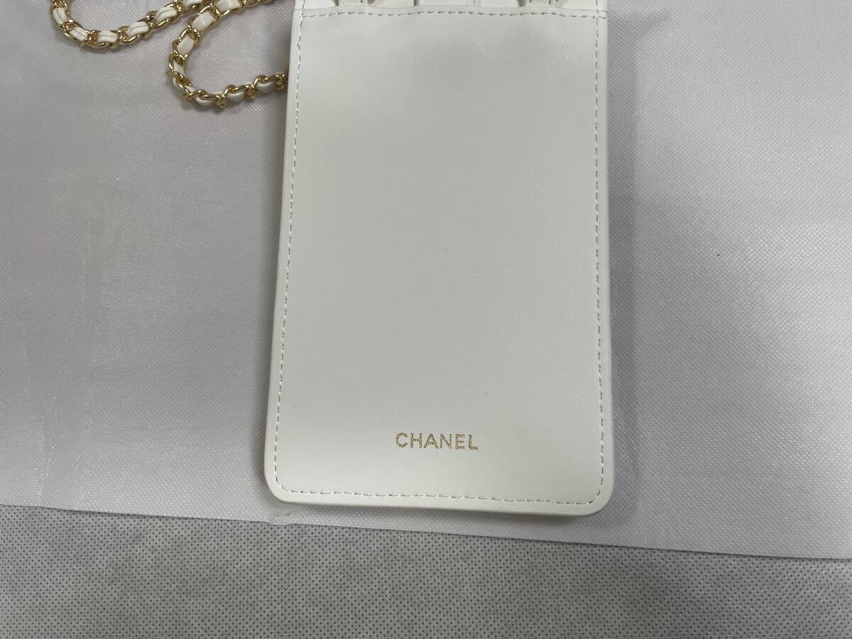 ◆ CHANEL シャネル ココクラッシュVip チェーン付きポーチ ホワイト ◆ スマホケース 肩掛け ノベルティ